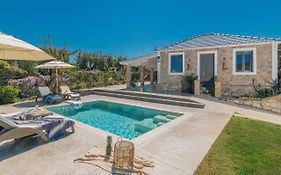 Binios Villa - Private Pool, Walking Distance From The Beach
